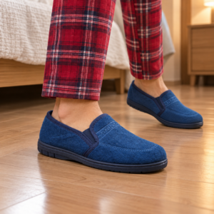 Imagen de Pantuflas Azul Marino En Dormitorio Acogedor