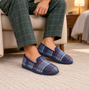Imagen de Pies Cómodos En Pantuflas De Cuadros