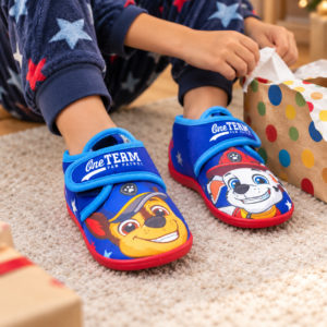 Imagen de Zapatillas Paw Patrol Abriendo Un Regalo
