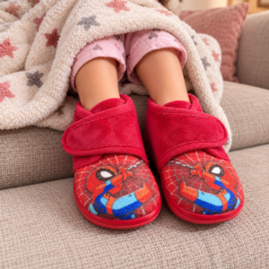 Imagen de Zapatillas De Spider Man En El Sofá Cozy